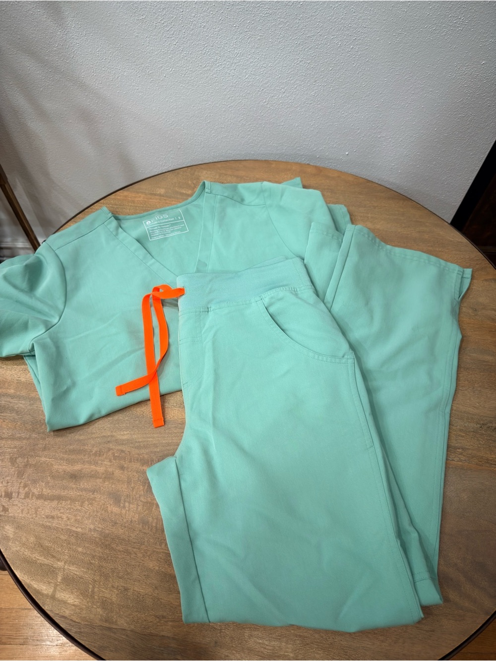 Figs Limited Edition Mint/Jade Scrub Set Casma 3 pocket Top Kade Slit Pant Small